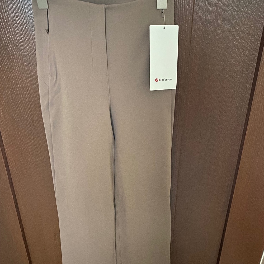 Lululemon Smooth Fit pull on pant , new with tags size 2.